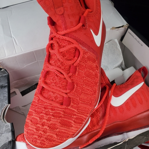 Nike - Picture 2 of 3